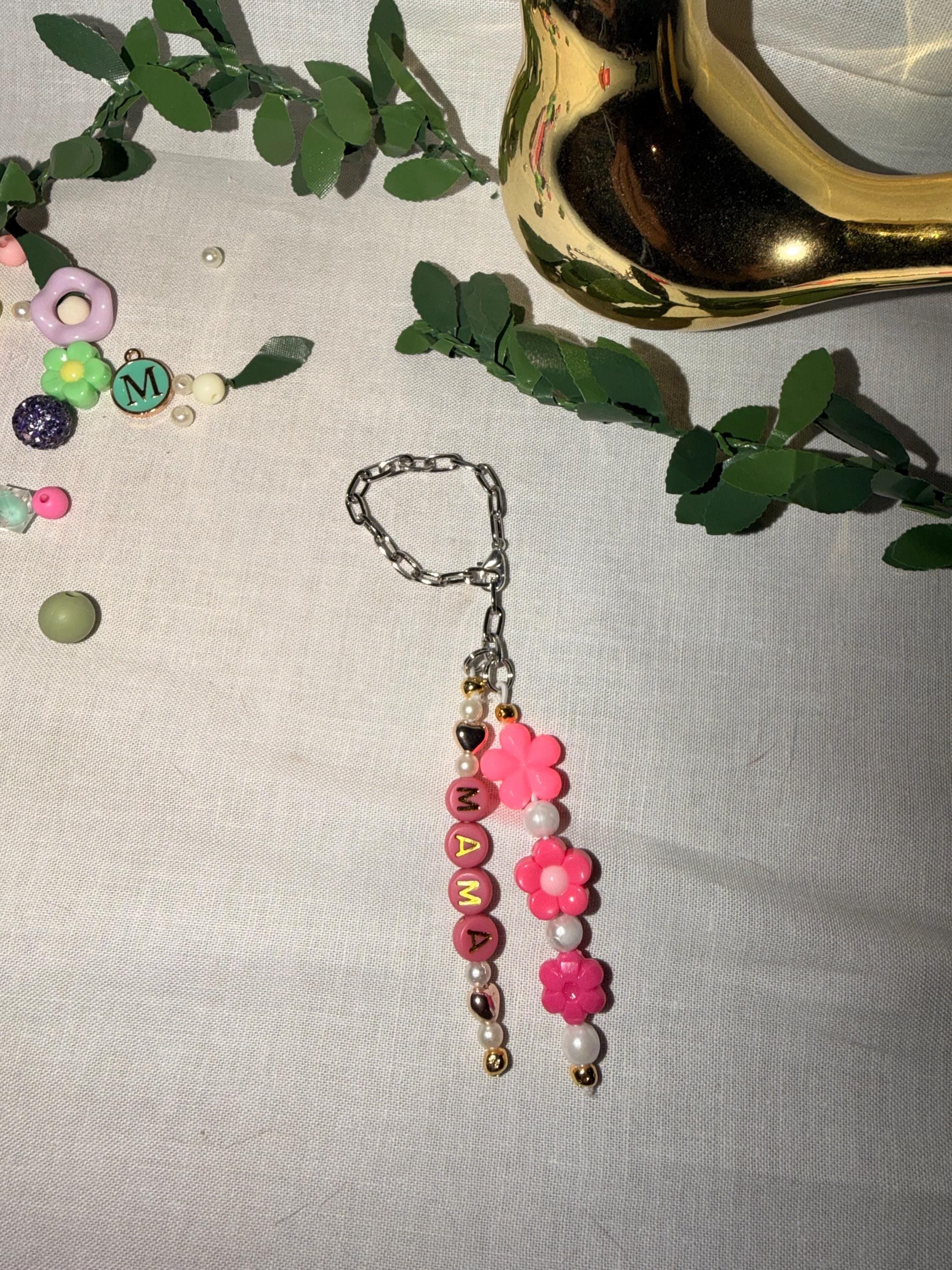 Personalized Beaded Tumbler Charm – "Mama" Flower Accent